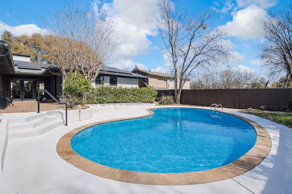 7992 Fallmeadow Lane, Dallas