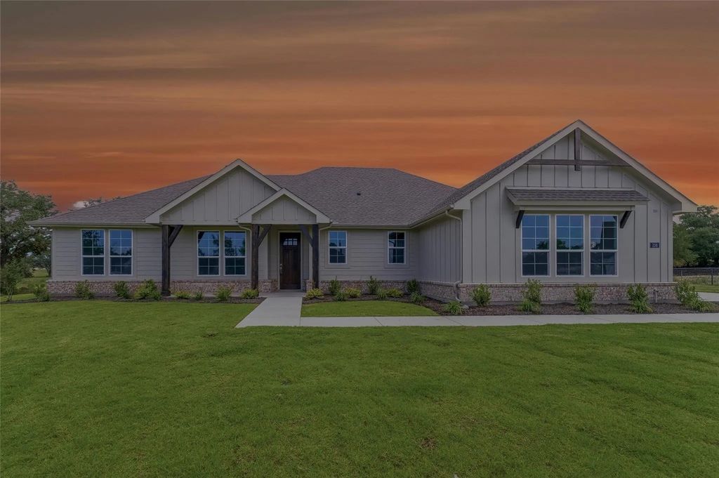 156 Oak Grove Way, Springtown