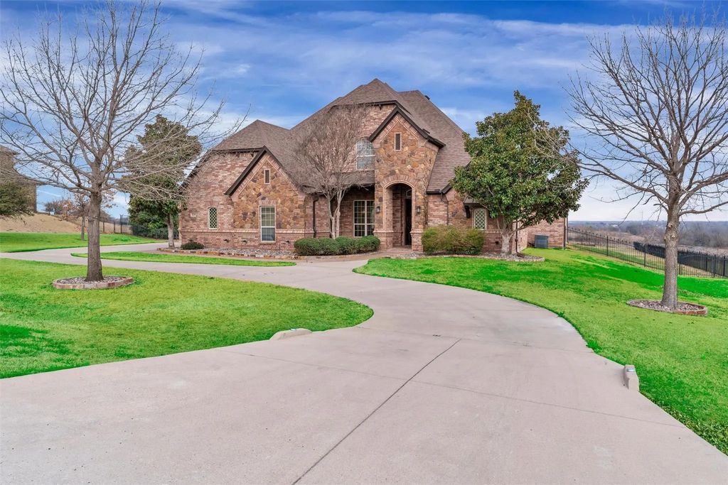 1215 Meredith Creek Lane, Fort Worth