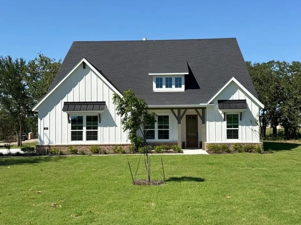 160 Oak Grove Way, Springtown