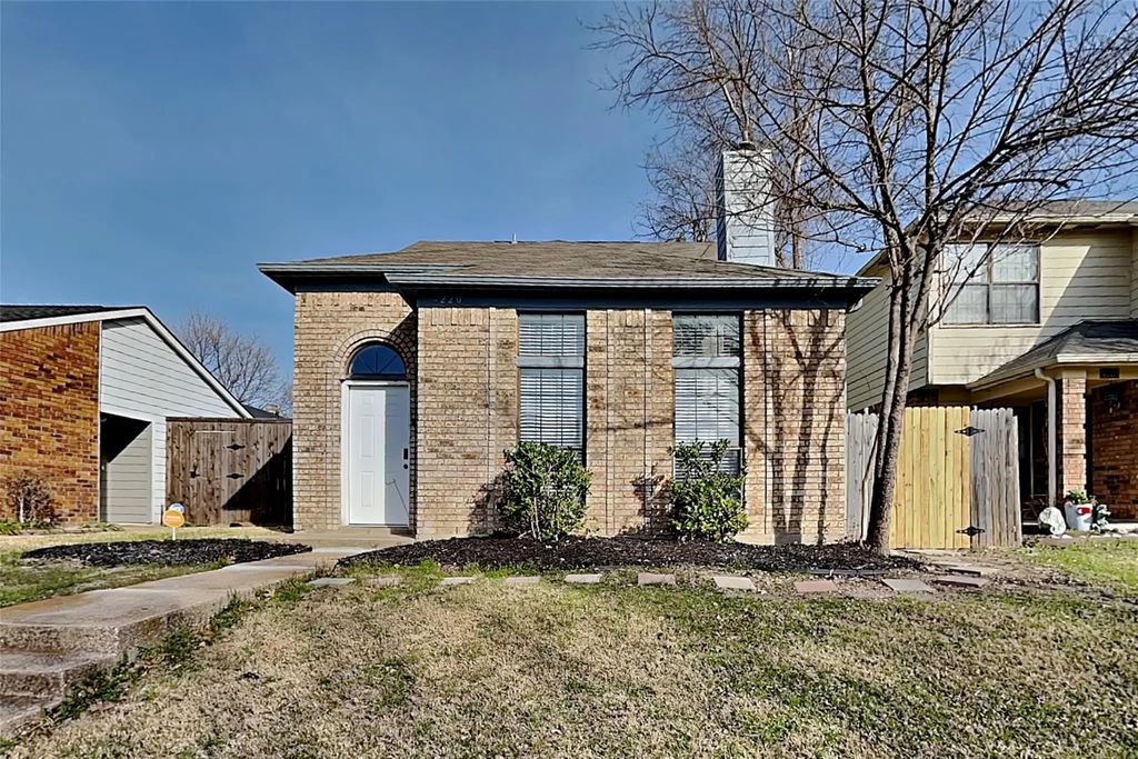 4220 Phoenix Drive, Carrollton