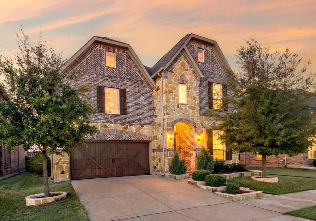 1015 Mountain Laurel Drive, Euless