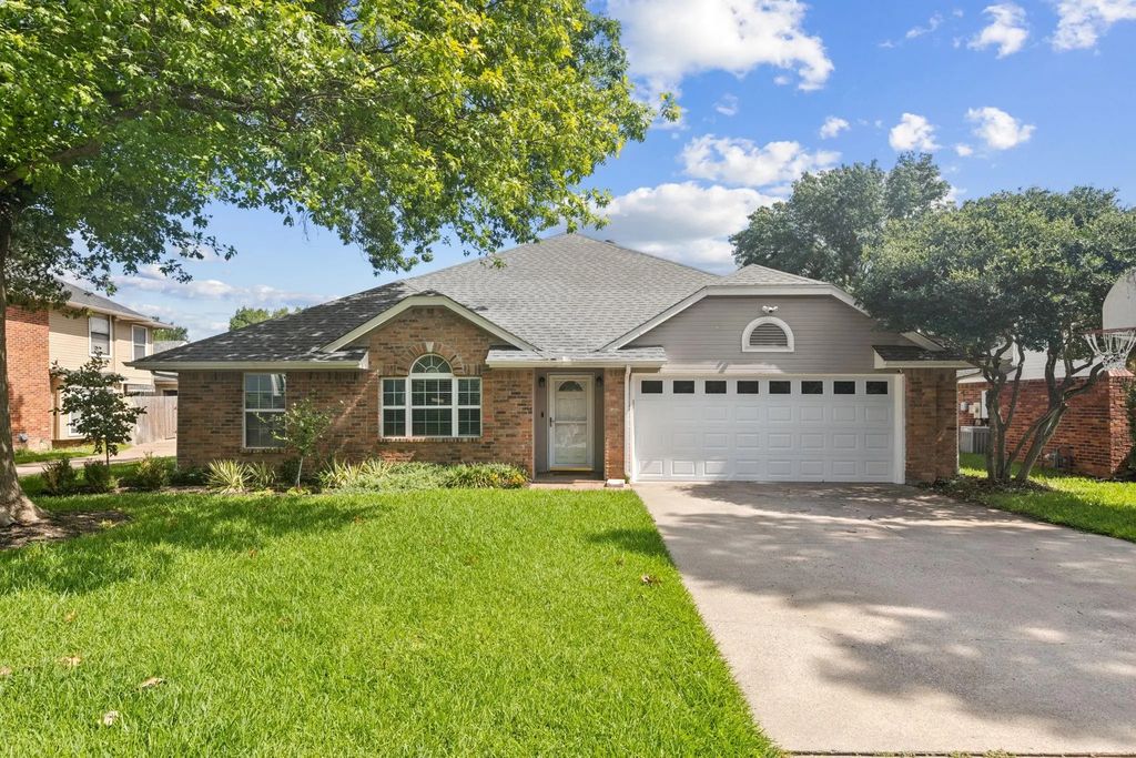 3446 Spring Willow Drive, Grapevine