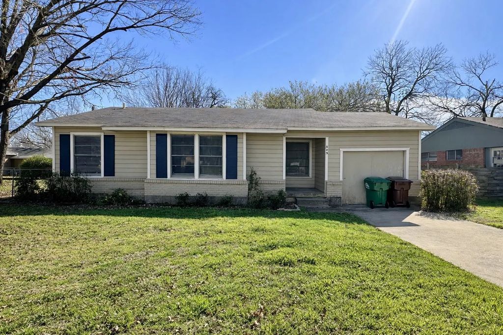 809 Crescent Street, Denton