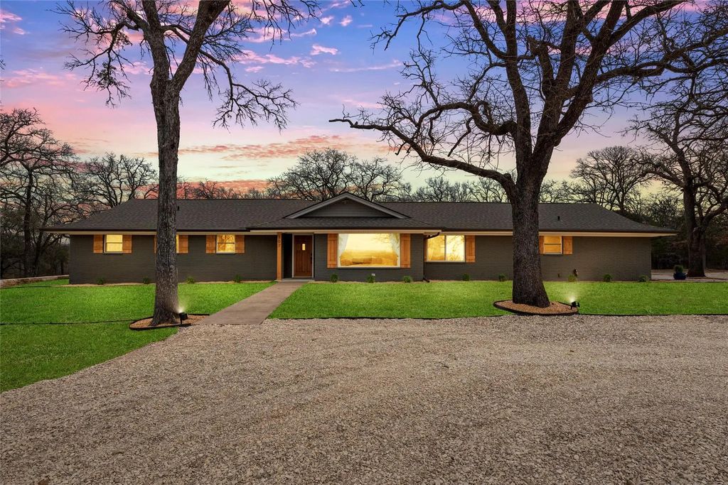 307 Fox Hill Drive, Waco