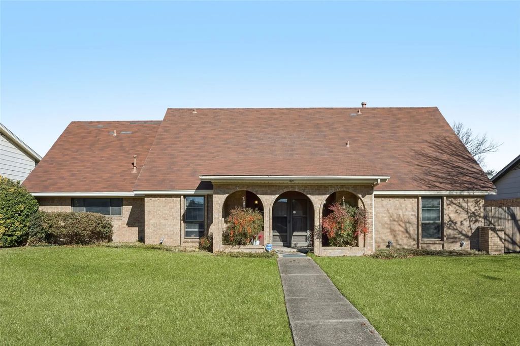 2929 Marsann Lane, Farmers Branch