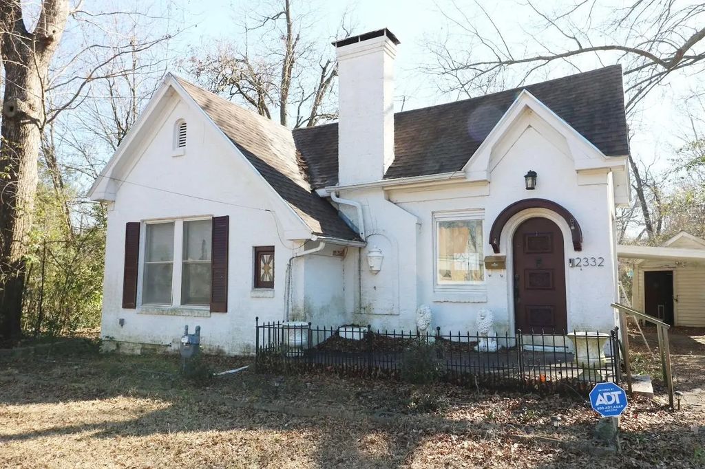 2332 Simpson Street, Paris