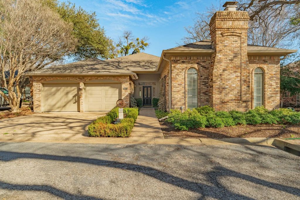 6100 Plum Valley Place, Fort Worth