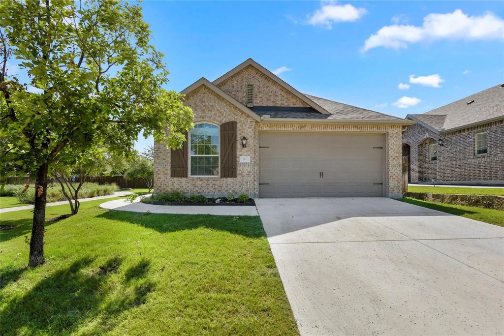 1016 Shire Drive, Aubrey