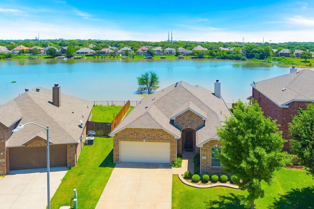 5541 Grenada Drive, Fort Worth