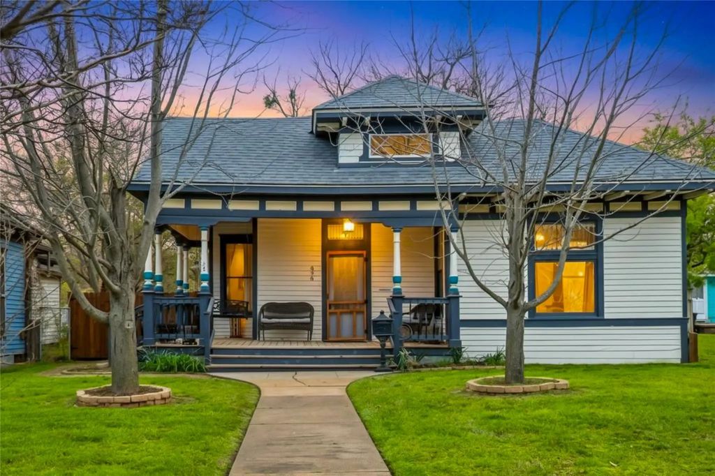 826 W Morton Street, Denison