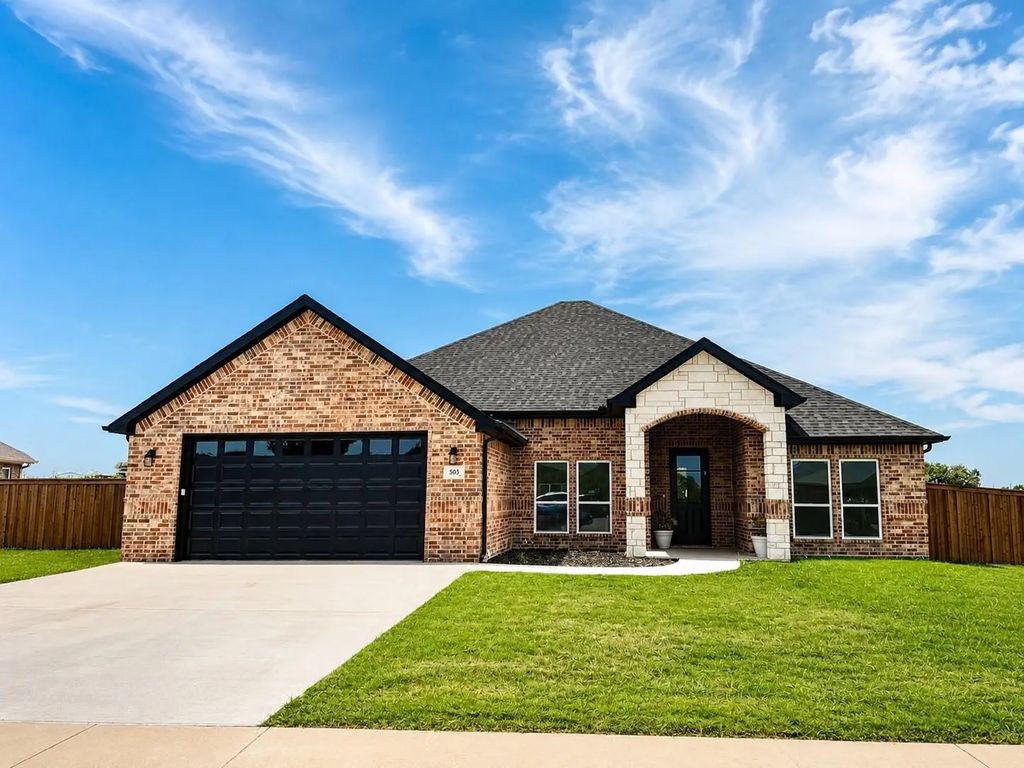503 Limestone Circle, Mabank