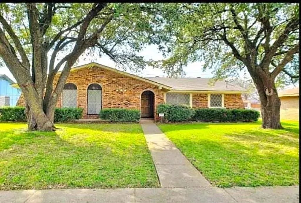 2752 Meadow Isle Lane, Dallas