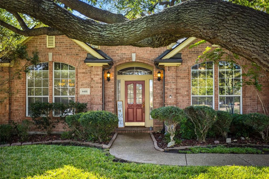 6401 Stone Creek Canyon Court, Fort Worth