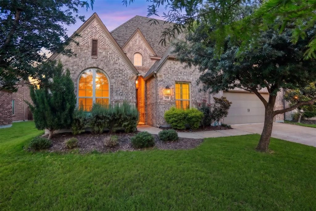 2104 Artesia Boulevard, Prosper