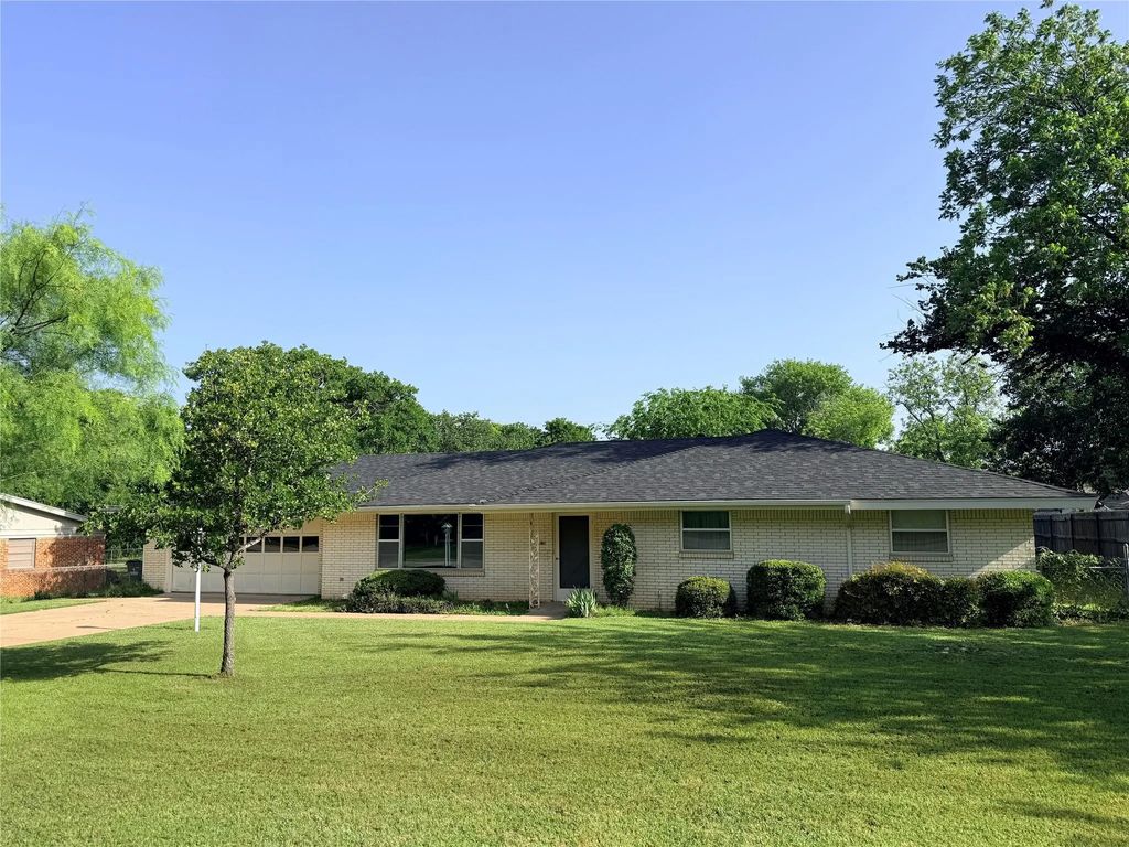 1441 Brazos Street, Graham
