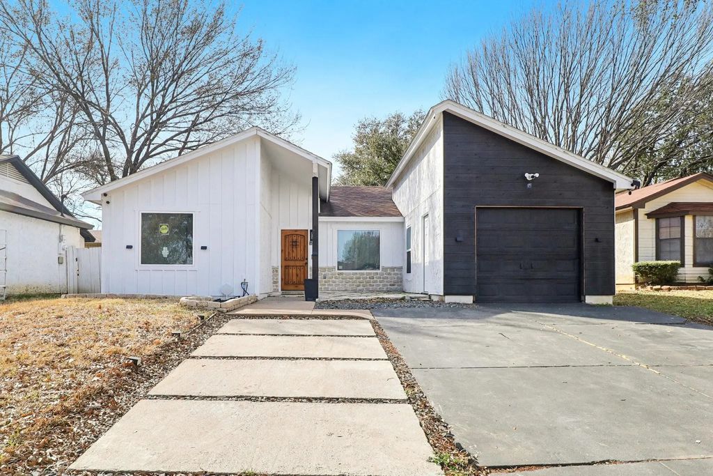 5502 Safari Trail, Arlington