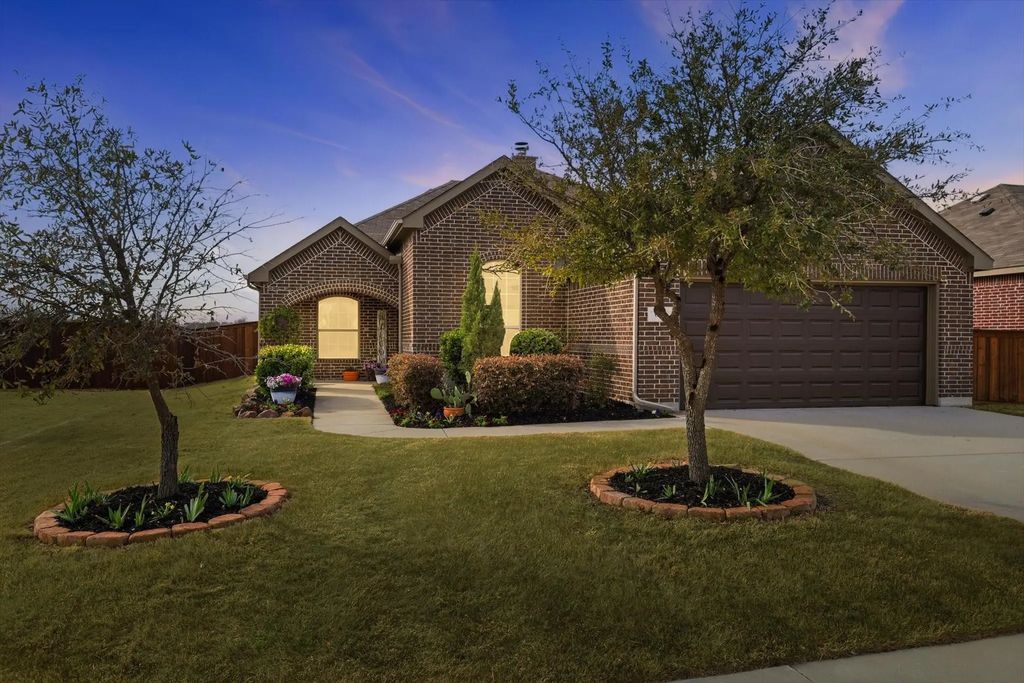 605 Meadowedge Lane, Denton