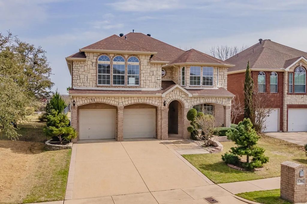 5786 Walnut Creek Drive, Fort Worth