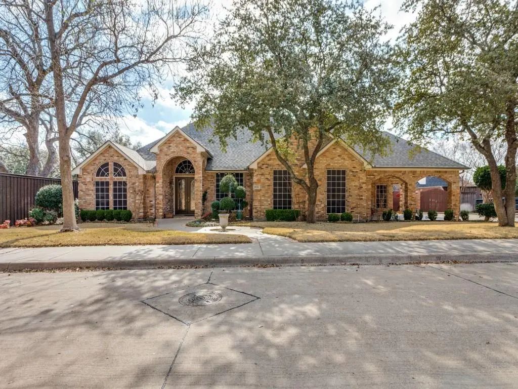 405 Shenandoah Drive, Burleson
