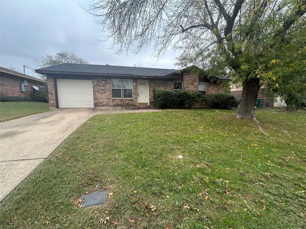 1105 Saturn Drive, Cedar Hill