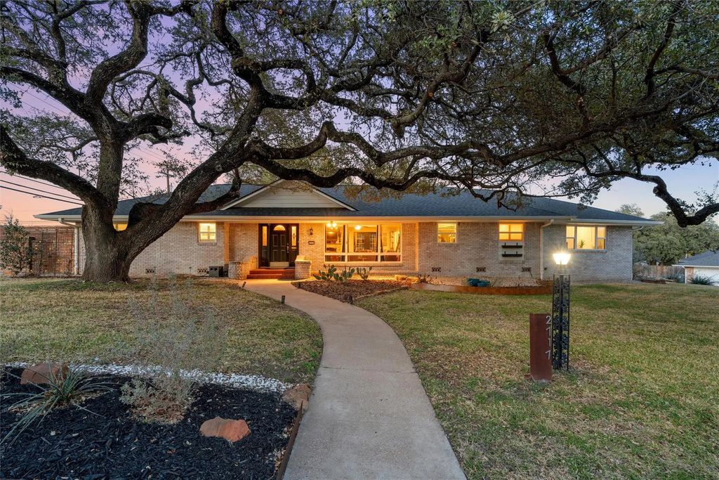 2717 Wooded Acres Drive, Waco