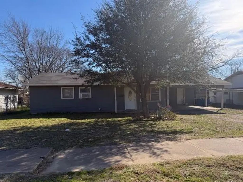 610 N Bailey Street, Mexia