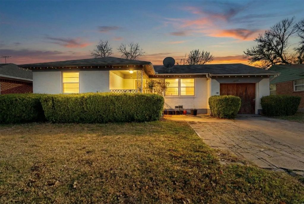3132 Gus Thomasson Road, Dallas