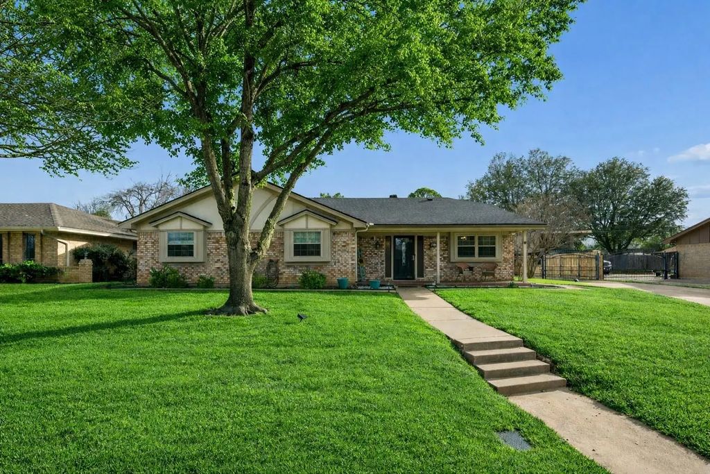413 Baker Drive, Hurst