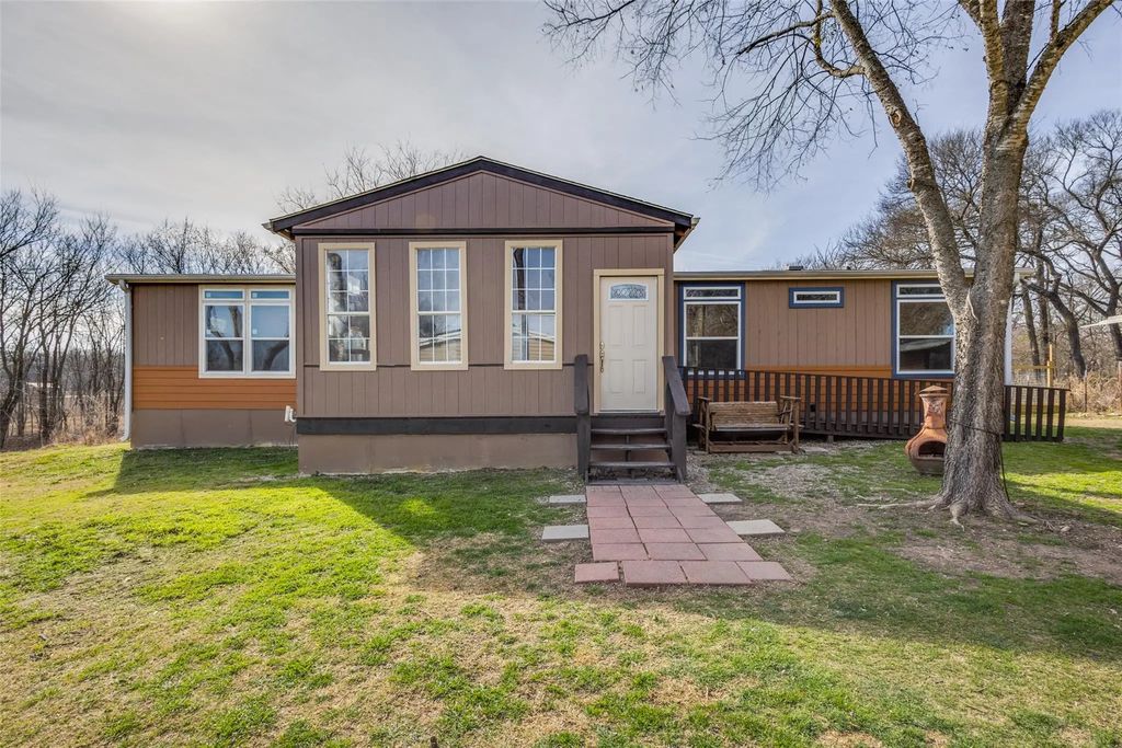 1425 Cowan Road, Weston
