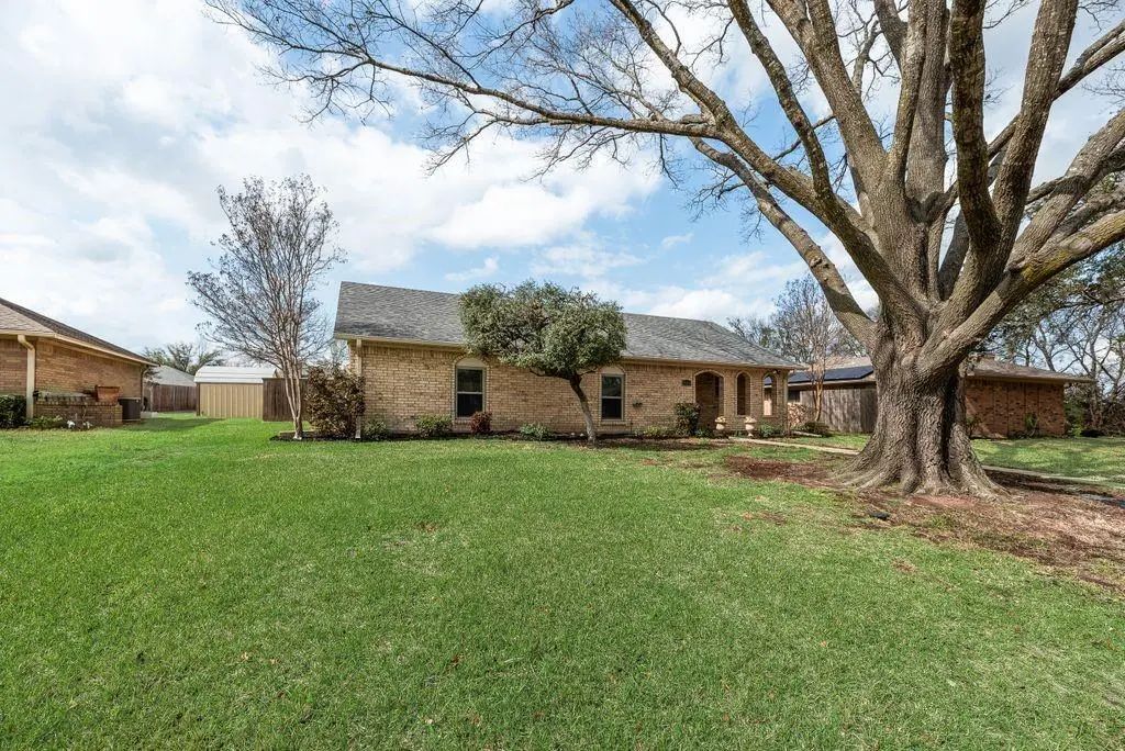 1803 Eastgate Drive, Terrell