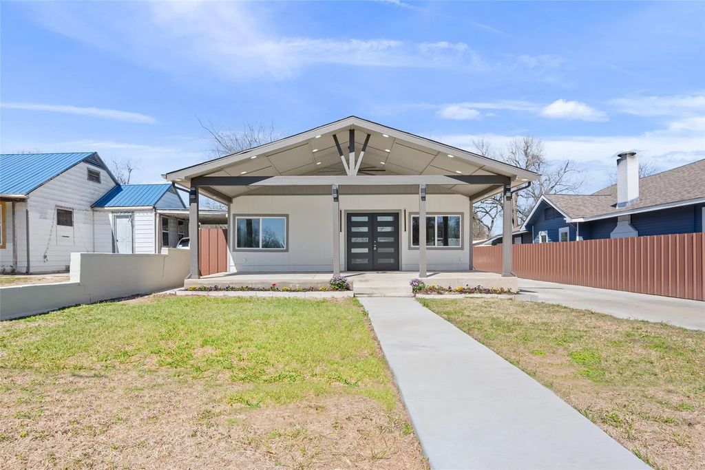 715 E Main Street, Mexia