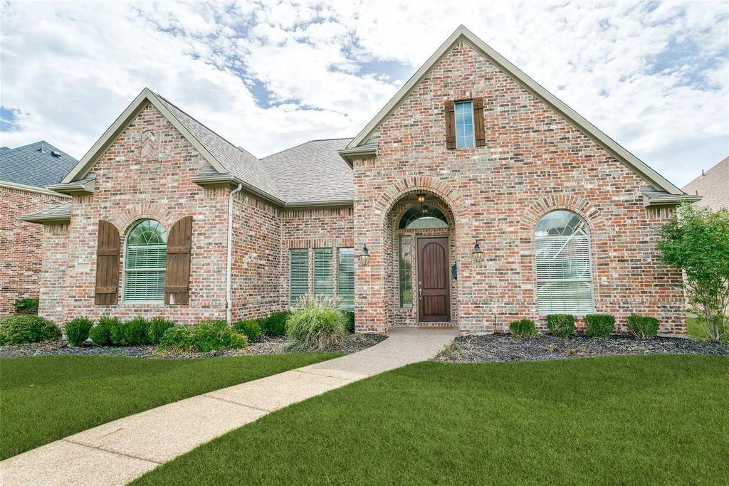 412 Red Castle Drive, Lewisville