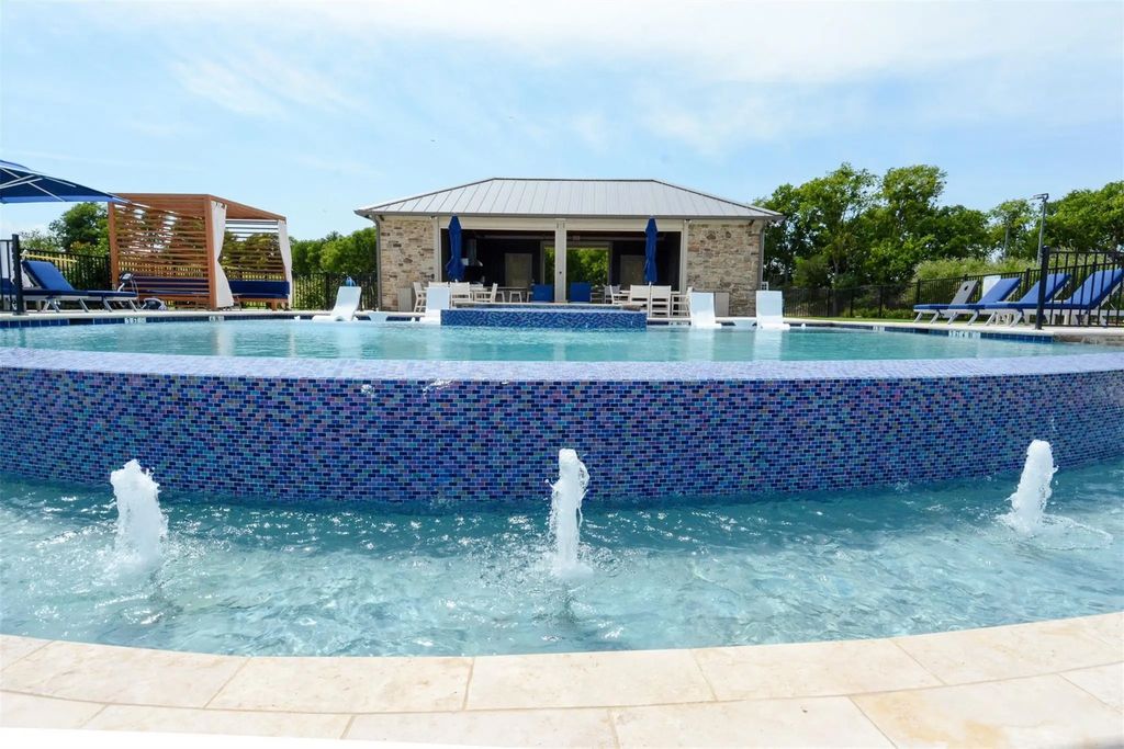 106 Pond Trail, Kemp