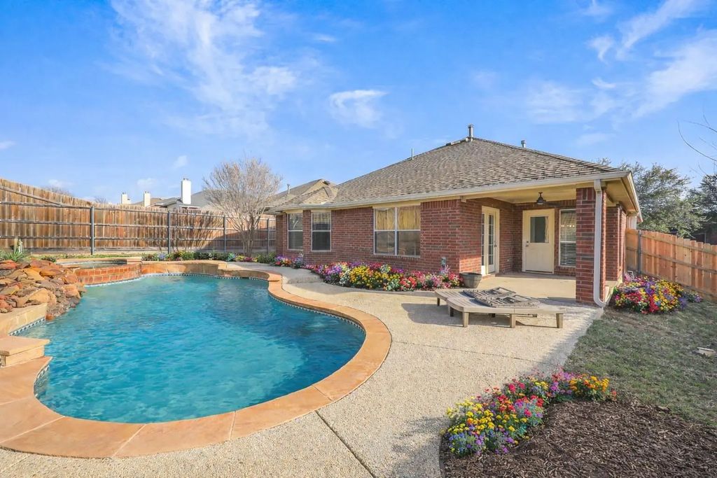 408 Mustang Trail, Celina