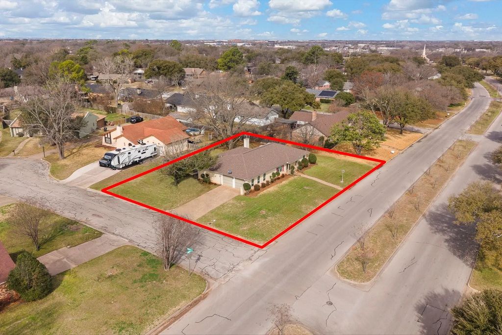 1002 Berkley Drive, Cleburne