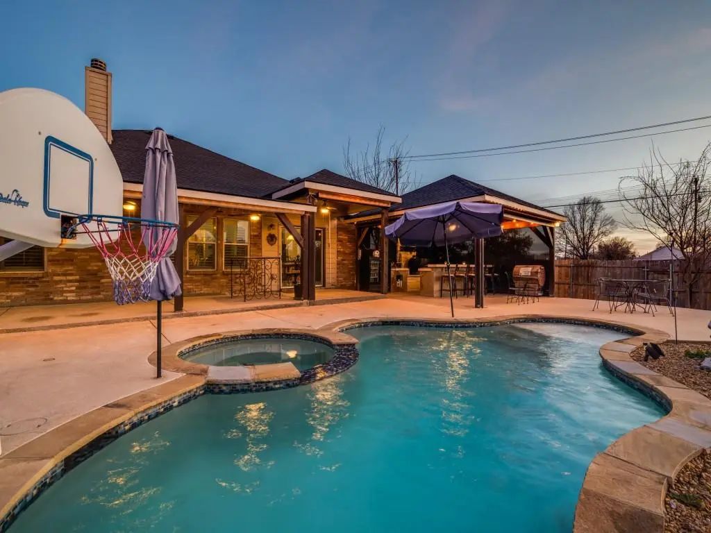 100 Patriot Parkway, Forney