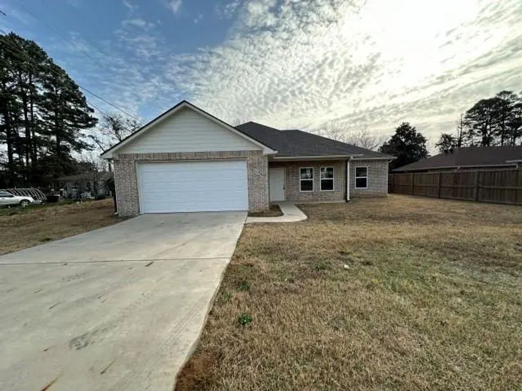 1728 State Highway 155 N, Gilmer
