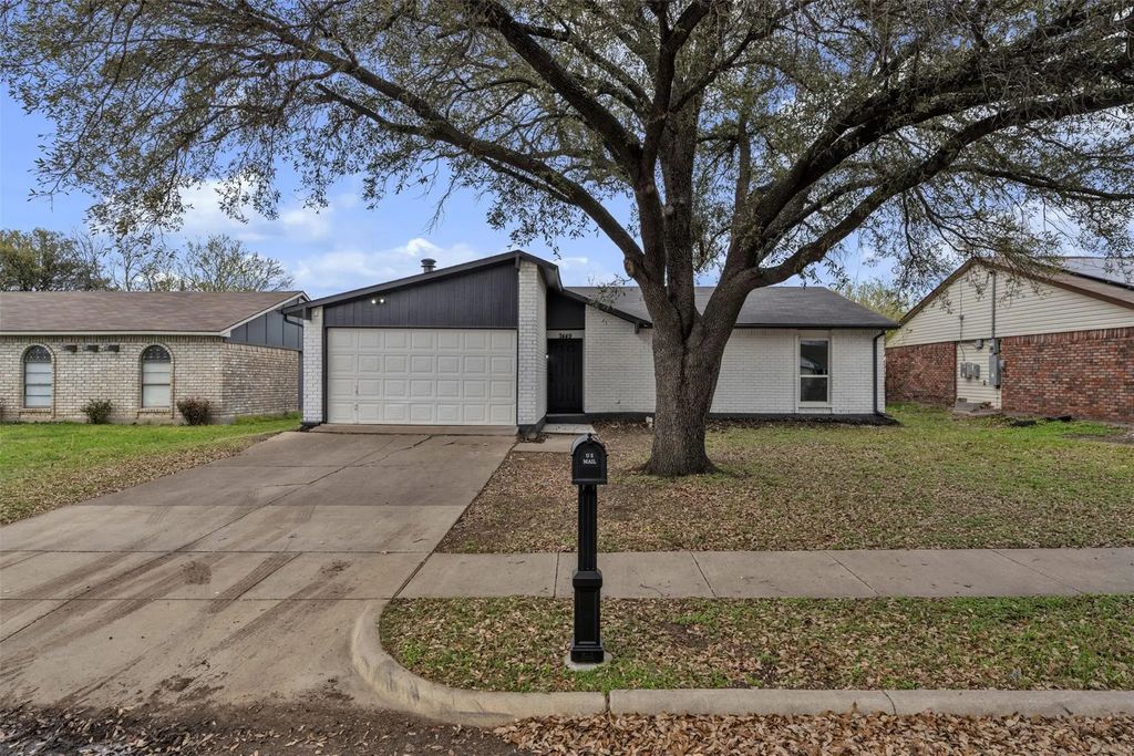 7449 Sandhurst Lane S, North Richland Hills