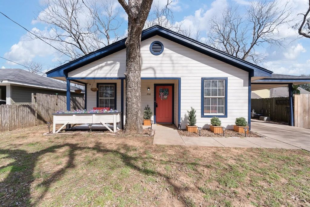 206 N Holloway Street, Cleburne