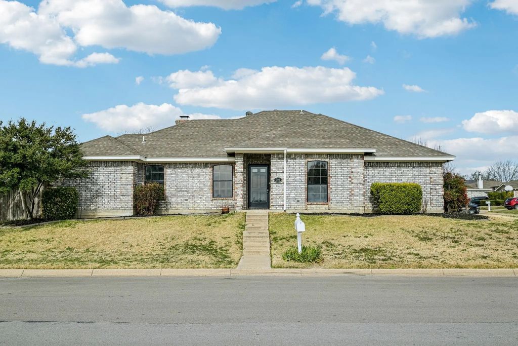 700 Blue Haze Drive, Fort Worth