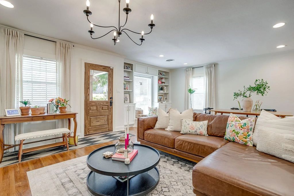 4924 Calmont Avenue, Fort Worth