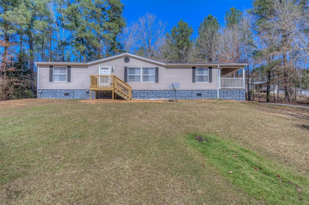 943 Highway 79, Minden