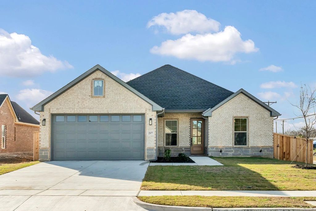 217 Alice Court, Grand Prairie