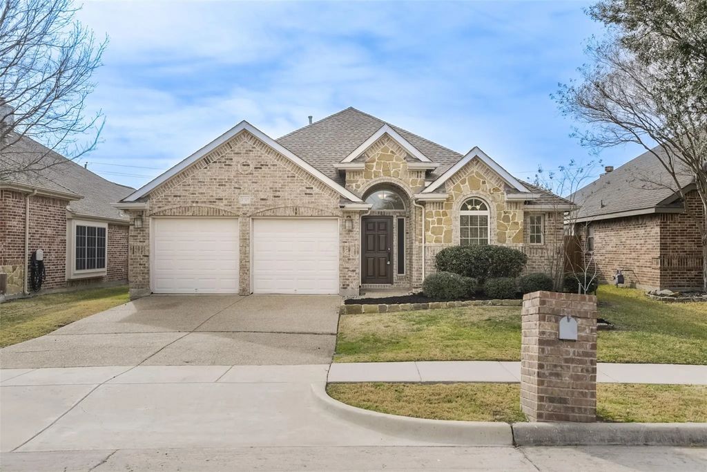 2727 Waterway Drive, Grand Prairie