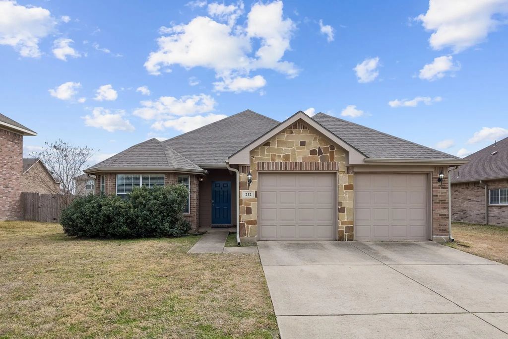 212 Silver Spur Drive, Waxahachie