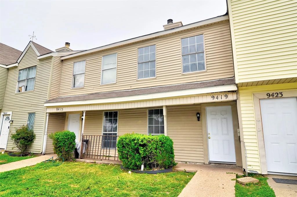 9419 Olde Towne Row, Dallas