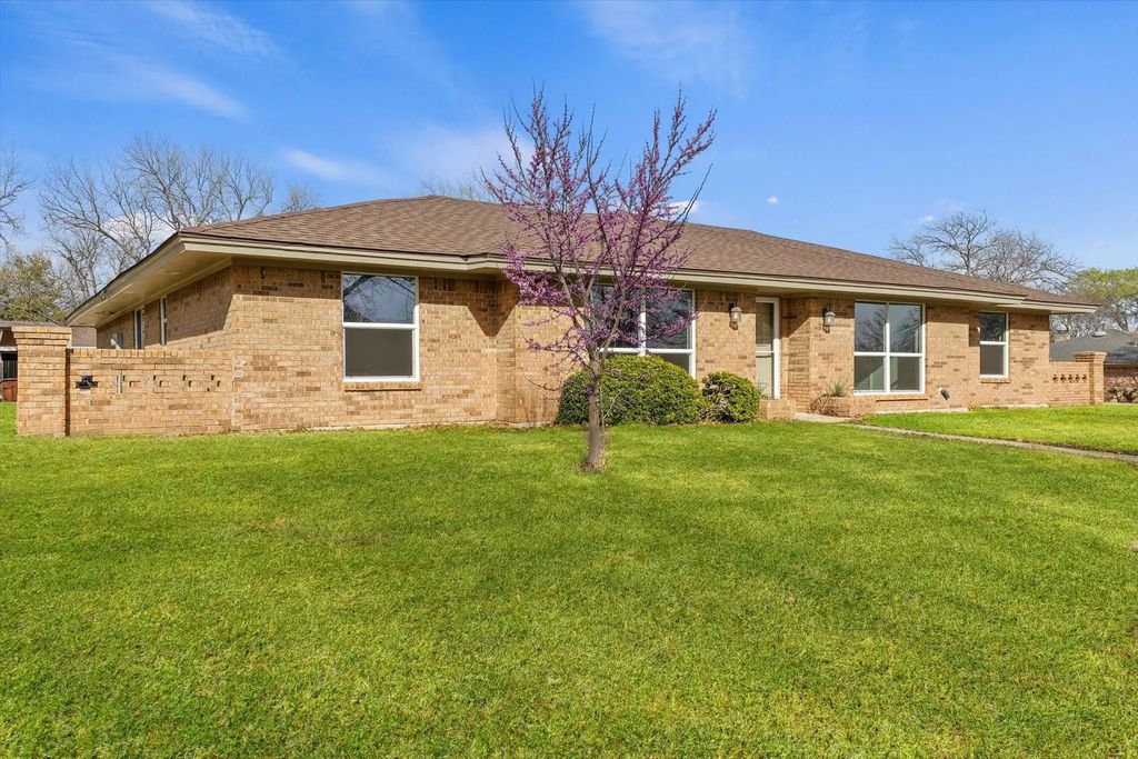 1701 Westlake Drive, Plano