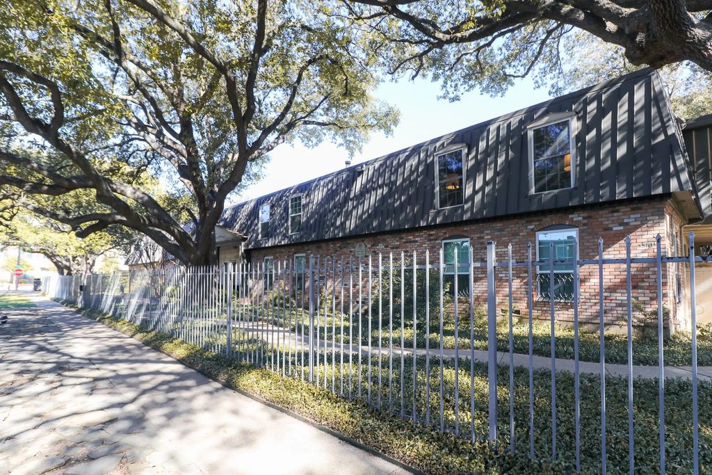 5322 Fleetwood Oaks Avenue 142, Dallas