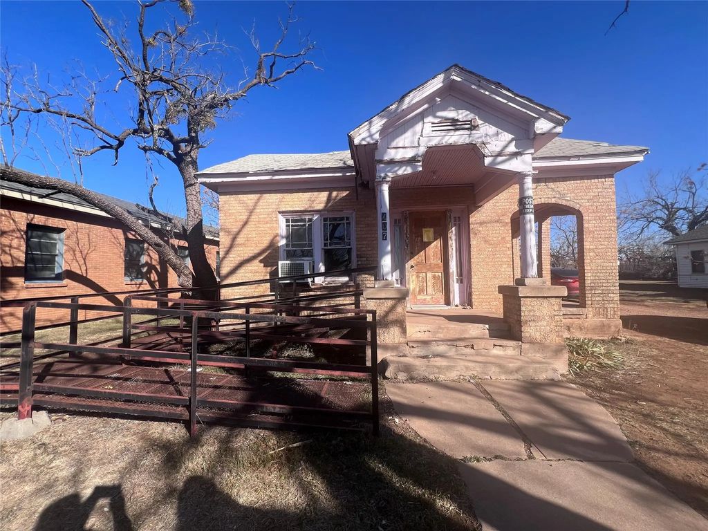 407 Commercial Avenue, Anson